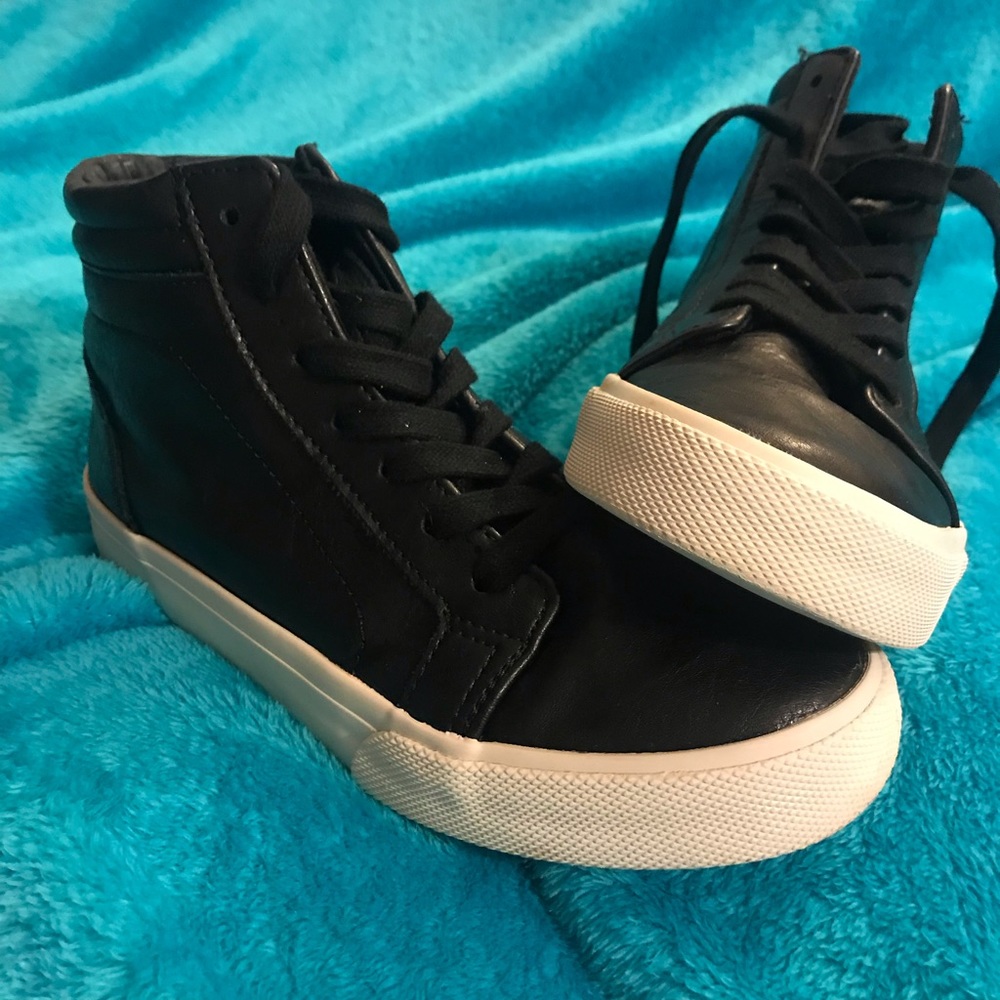 Boys high too black sneakers